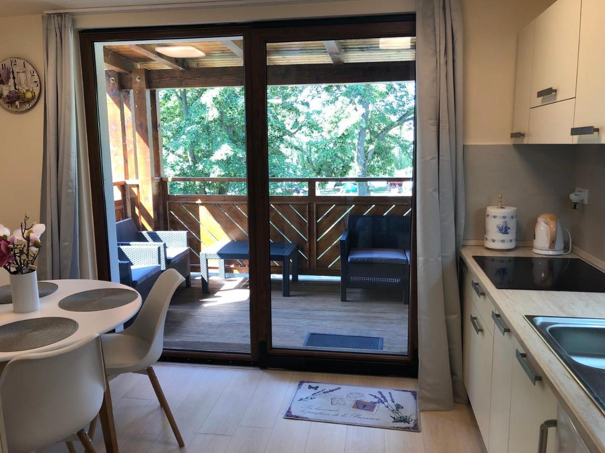 Beachfront Studio Apartman Aparthotel Balatonfůzfő Exteriör bild