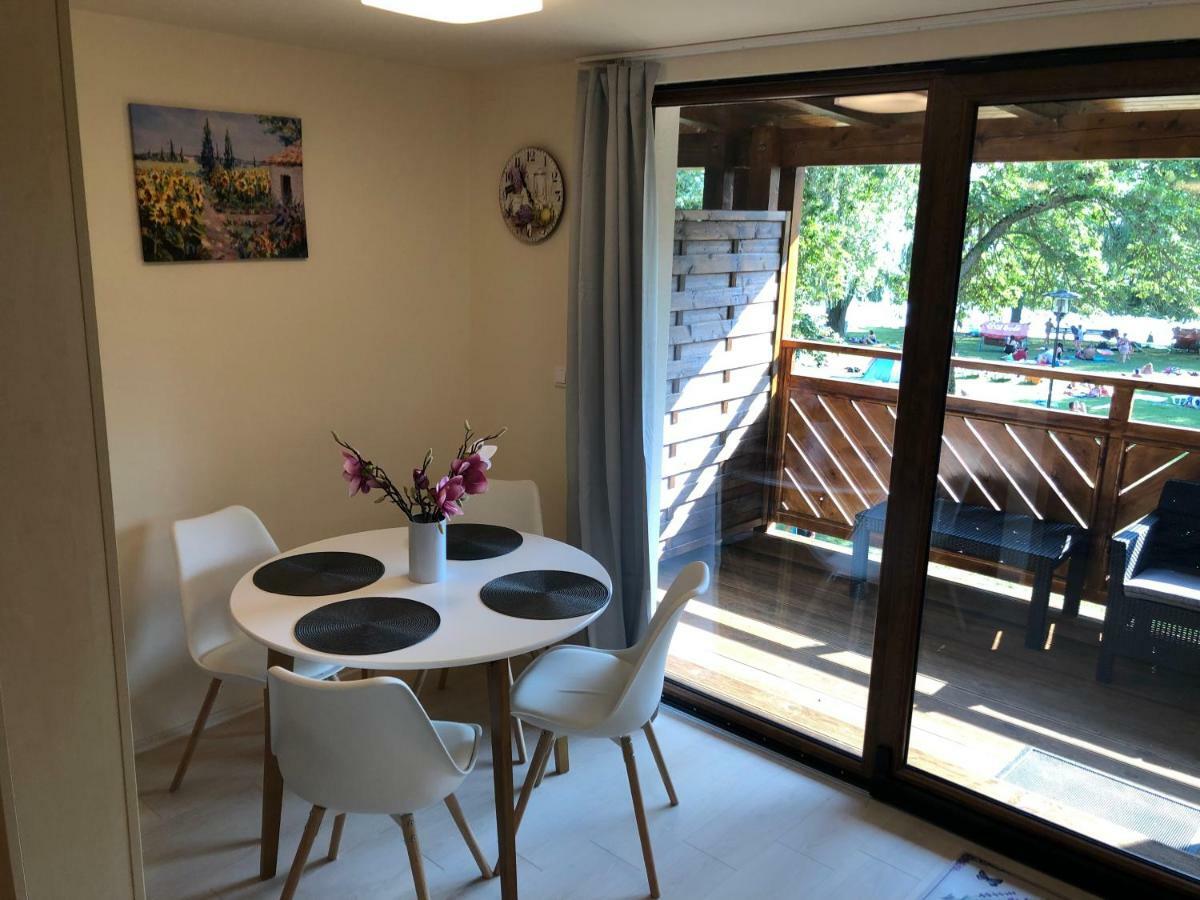 Beachfront Studio Apartman Aparthotel Balatonfůzfő Exteriör bild